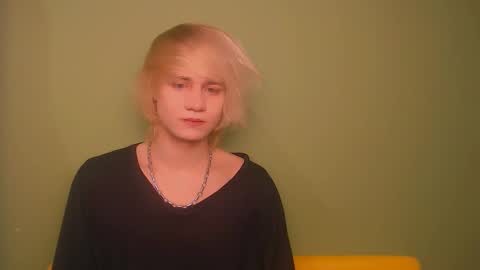 Snapshot of oliver_sweet_ chatting on January 24, 2:18 am Oliver online show from January 24, 2:18 am