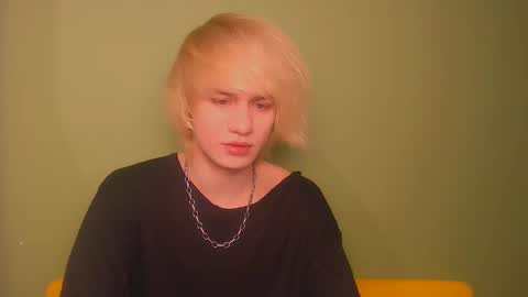 Snapshot of oliver_sweet_ chatting on January 7, 2:01 am Oliver online show from January 7, 2:01 am