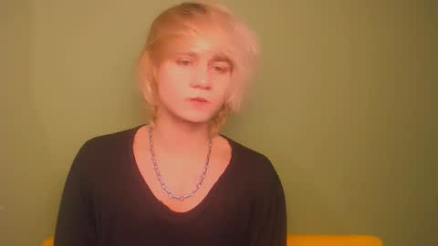 Snapshot of oliver_sweet_ chatting on January 26, 2:14 am Oliver online show from January 26, 2:14 am