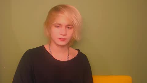 Snapshot of oliver_sweet_ chatting on January 27, 8:28 pm Oliver online show from January 27, 8:28 pm