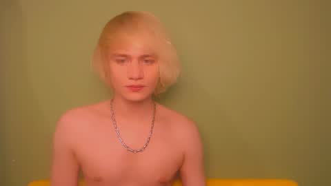 Snapshot of oliver_sweet_ chatting on December 7, 2:09 am Oliver online show from December 7, 2:09 am