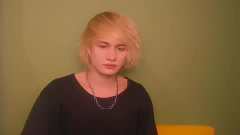 Snapshot of oliver_sweet_ chatting on January 9, 12:57 am Oliver online show from January 9, 12:57 am