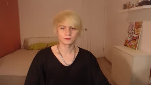 Snapshot of oliver_sweet_ chatting on September 25, 2:21 am Oliver online show from September 25, 2:21 am