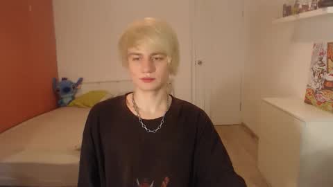 Snapshot of oliver_sweet_ chatting on October 12, 1:54 am Oliver online show from October 12, 1:54 am