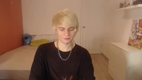 Snapshot of oliver_sweet_ chatting on October 8, 1:43 am Oliver online show from October 8, 1:43 am