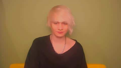 Snapshot of oliver_sweet_ chatting on March 9, 1:46 am Oliver online show from March 9, 1:46 am