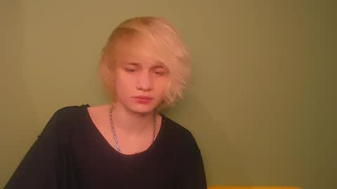 Snapshot of oliver_sweet_ chatting on January 4, 2:46 am Oliver online show from January 4, 2:46 am