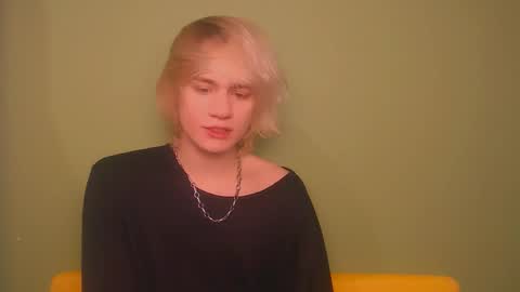 Snapshot of oliver_sweet_ chatting on February 2, 8:19 pm Oliver online show from February 2, 8:19 pm