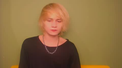 Snapshot of oliver_sweet_ chatting on January 19, 2:15 am Oliver online show from January 19, 2:15 am