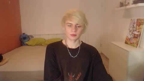 Snapshot of oliver_sweet_ chatting on October 3, 2:05 am Oliver online show from October 3, 2:05 am