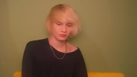 Snapshot of oliver_sweet_ chatting on December 25, 2:03 am Oliver online show from December 25, 2:03 am