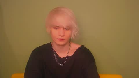 Snapshot of oliver_sweet_ chatting on March 2, 1:47 am Oliver online show from March 2, 1:47 am