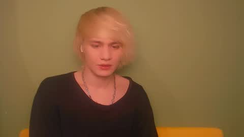 Snapshot of oliver_sweet_ chatting on December 9, 2:45 am Oliver online show from December 9, 2:45 am
