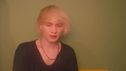 Snapshot of oliver_sweet_ chatting on December 6, 2:13 am Oliver online show from December 6, 2:13 am