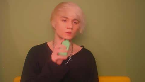 Snapshot of oliver_sweet_ chatting on February 15, 2:26 am Oliver online show from February 15, 2:26 am