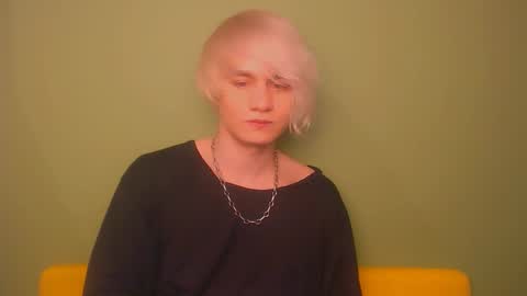 Snapshot of oliver_sweet_ chatting on March 2, 11:39 pm Oliver online show from March 2, 11:39 pm