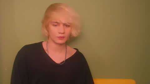 Snapshot of oliver_sweet_ chatting on December 30, 1:58 am Oliver online show from December 30, 1:58 am