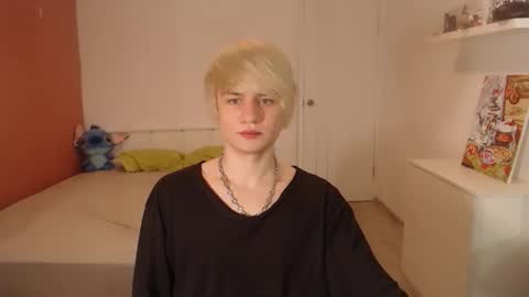 Snapshot of oliver_sweet_ chatting on October 2, 2:04 am Oliver online show from October 2, 2:04 am