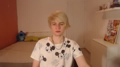 Snapshot of oliver_sweet_ chatting on September 29, 1:37 am Oliver online show from September 29, 1:37 am
