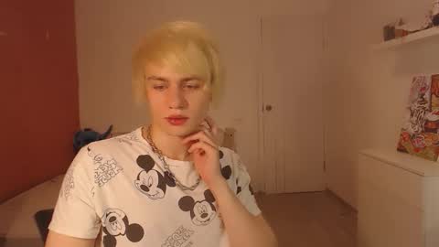 Snapshot of oliver_sweet_ chatting on September 19, 1:39 am Oliver online show from September 19, 1:39 am