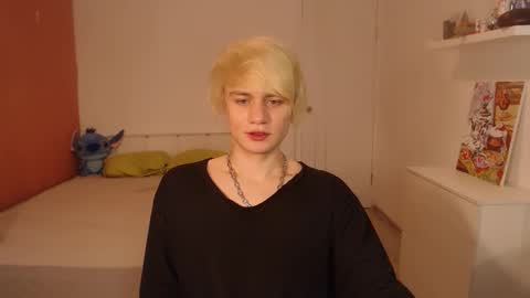 Snapshot of oliver_sweet_ chatting on September 24, 2:11 am Oliver online show from September 24, 2:11 am