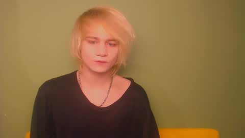 Snapshot of oliver_sweet_ chatting on January 16, 1:58 am Oliver online show from January 16, 1:58 am