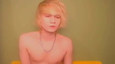 Snapshot of oliver_sweet_ chatting on January 18, 2:07 am Oliver online show from January 18, 2:07 am