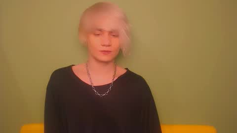 Snapshot of oliver_sweet_ chatting on March 4, 1:45 am Oliver online show from March 4, 1:45 am