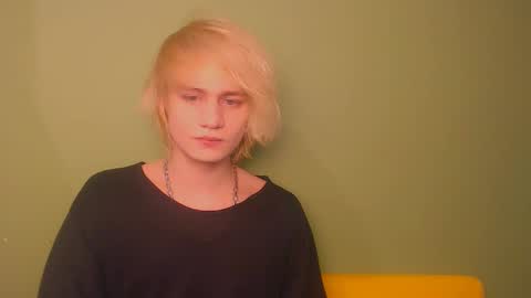 Snapshot of oliver_sweet_ chatting on January 5, 12:52 am Oliver online show from January 5, 12:52 am