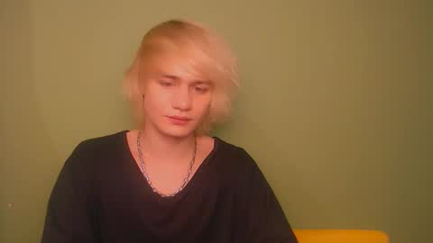 Snapshot of oliver_sweet_ chatting on December 27, 2:25 am Oliver online show from December 27, 2:25 am