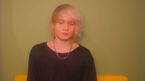 Snapshot of oliver_sweet_ chatting on February 9, 2:17 am Oliver online show from February 9, 2:17 am