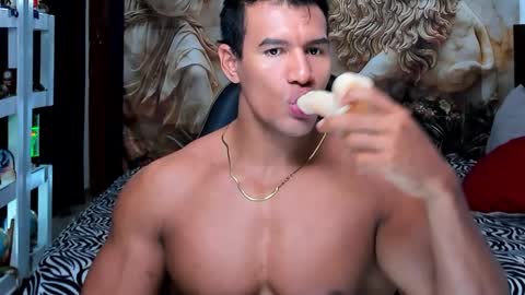 Snapshot of oliver_tommy chatting on October 31, 3:04 pm oliver_tommy online show from October 31, 3:04 pm