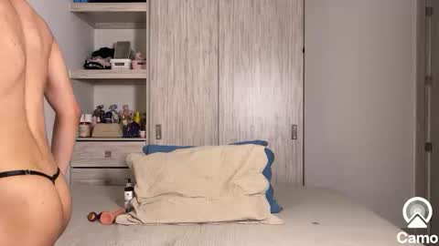 Oliver INDEPENDENT MODEL online show from October 16, 2:52 am