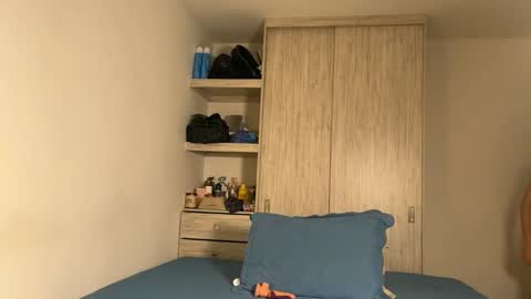 Oliver INDEPENDENT MODEL online show from October 21, 2:36 am