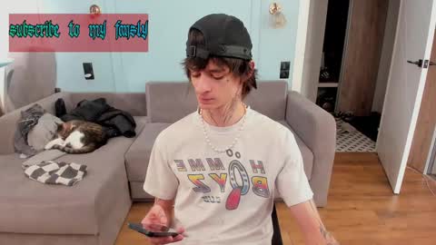 Snapshot of oliverrgroove chatting on February 25, 4:31 pm oliverrgroove online show from February 25, 4:31 pm