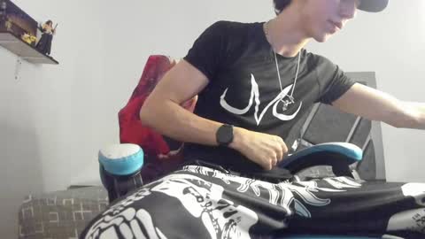 Snapshot of oliverthompson_01 chatting on February 8, 6:12 am oliverthompson_01 online show from February 8, 6:12 am