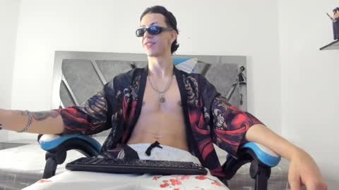 Snapshot of oliverthompson_01 chatting on January 9, 5:44 am oliverthompson_01 online show from January 9, 5:44 am