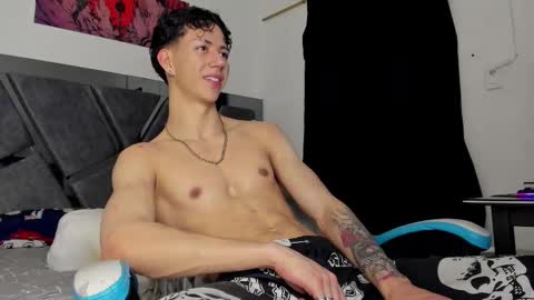 oliverthompson_01 online show from October 31, 8:18 am