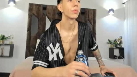 Snapshot of oliverthompson_01 chatting on September 11, 12:04 pm oliverthompson_01 online show from September 11, 12:04 pm