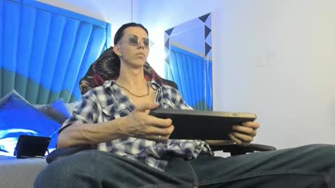 Snapshot of oliverthompson_01 chatting on September 21, 4:01 am oliverthompson_01 online show from September 21, 4:01 am