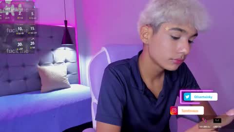 Snapshot of olivertwinky_ chatting on September 15, 7:10 am Oliver online show from September 15, 7:10 am