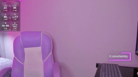 Snapshot of olivertwinky_ chatting on September 12, 6:02 am Oliver online show from September 12, 6:02 am