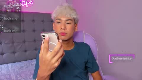 Snapshot of olivertwinky_ chatting on September 9, 5:40 am Oliver online show from September 9, 5:40 am