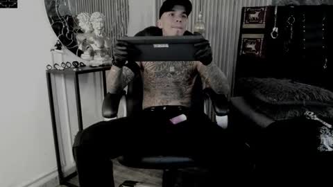 Snapshot of onceagain97_ chatting on October 18, 8:36 pm ... online show from October 18, 8:36 pm