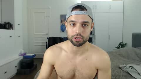 onebestlover online show from April 23, 9:14 am