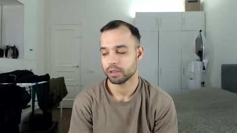 onebestlover online show from February 11, 8:52 am