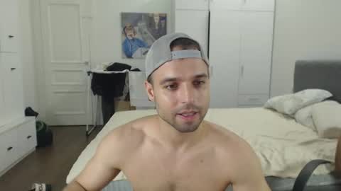 onebestlover online show from August 7, 11:39 am