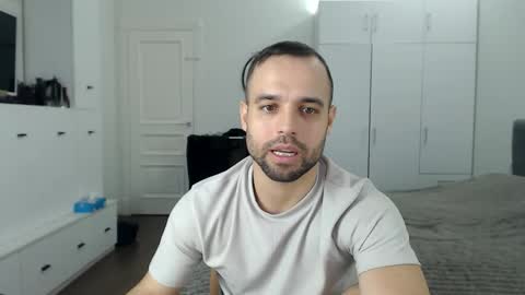 onebestlover online show from March 31, 11:23 am