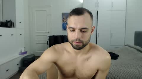 onebestlover online show from April 25, 1:41 pm