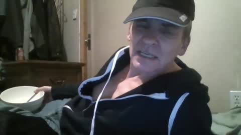 Snapshot of oneofmany66 chatting on December 17, 10:12 am Oneofmany online show from December 17, 10:12 am